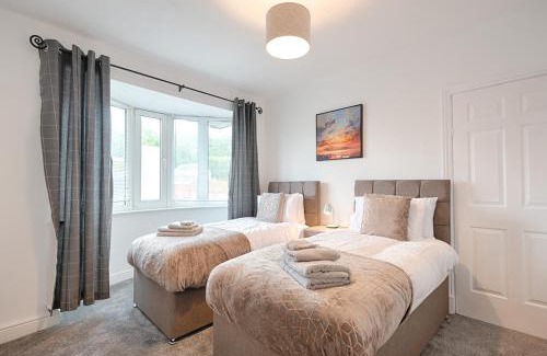 Cockett House | Contractor Ready - Garden - Free Parking
