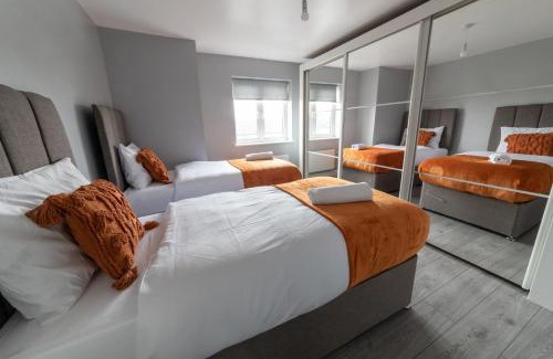 Luton Apartment | Contractor-Ready House - Bright, Spacious, and Free WiFi Included!