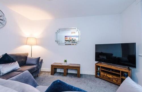 Bury Apartment | Contractor, Relocation, insurance , 4 bedrooms, Bury
