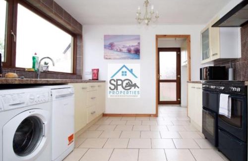 Heath House | Contractors-Business-Private Parking-Free WiFi-Near M4