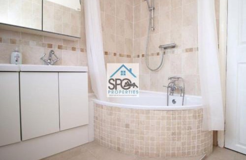 Heath House | Contractors-Business-Private Parking-Free WiFi-Near M4