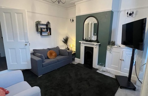 Ilkeston House | Contractors - Families - Couples - 3x Bedrooms + Sofa Bed - Sleeps 8 M1 J26&25