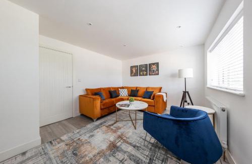 Luton House | CONTRACTORS FAVOURITE, LUXURY LIVING, LARGE PREMIUM HOUSE, NEWLY BUILT, FREE PARKING FOR UP TO 4 VEHICLES, GREAT ACCESS TO CENTRAL LUTON & THE M1 and A6