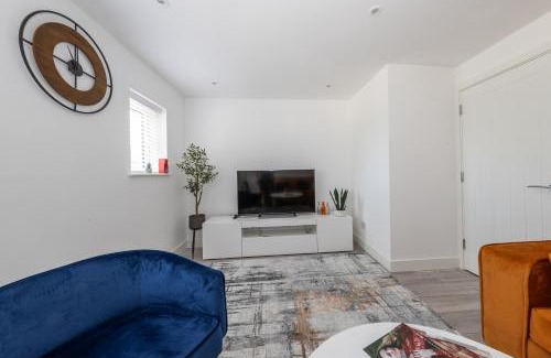 Luton House | CONTRACTORS FAVOURITE, LUXURY LIVING, LARGE PREMIUM HOUSE, NEWLY BUILT, FREE PARKING FOR UP TO 4 VEHICLES, GREAT ACCESS TO CENTRAL LUTON & THE M1 and A6