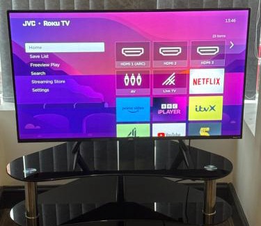 Harehills House | Contractors, Groups 4xBedRooms 5xDouble Beds, Close to City free parking sleeps x 10 WiFi ,Netflix,LGI Check Reviwz