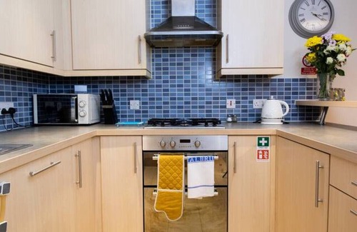 Swindon Apartment | Contractors*Long Stays Discounts*Free Parking