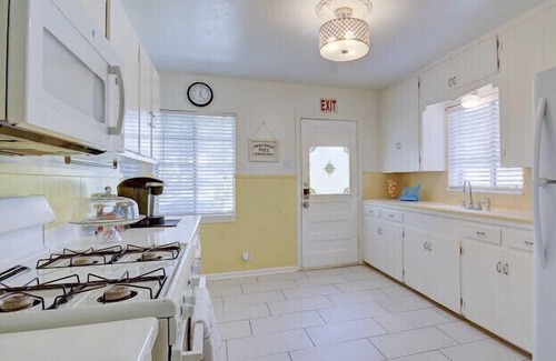 Jefferson House | Contractors , Medical Area, Dtwn, Seawold, Six Flags, Ft. Sam, Lackland
