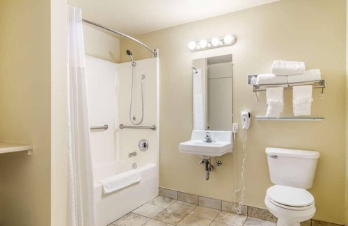 Aberdeen Hotel | Convenience At Its Best! With Free Breakfast, Pets Allowed, Free Parking!