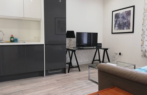 Newbury Apartment | Convenient 1 Bed Apartment in the centre of Newbury (1CHE)