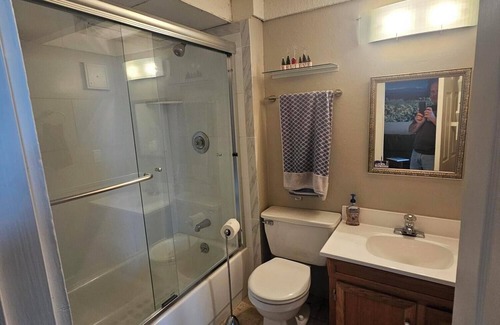 Tahoe Village Condo | Convenient 1-bedroom condo near ski resort and trails