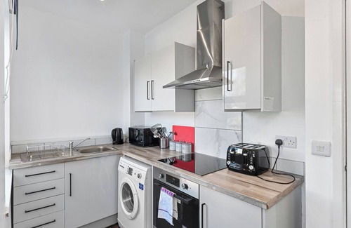 Nottingham Apartment | Convenient 2-Bed Apt for Families & Professionals