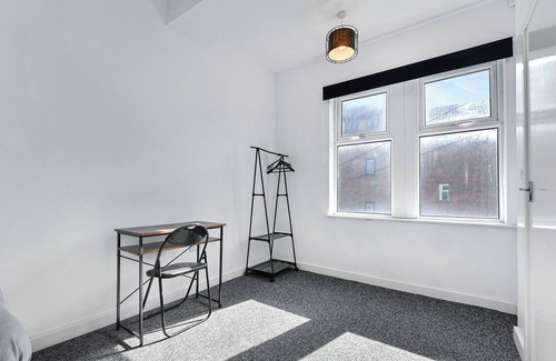 Nottingham Apartment | Convenient 2-Bed Apt for Families & Professionals