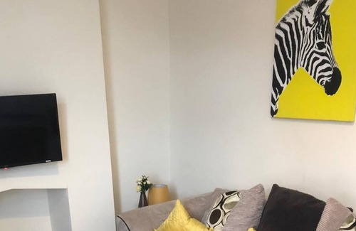 Gedling House | Convenient 2 bedroom house free Parking wifi