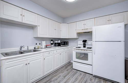 Greenwood Condo | Convenient 2 bedroom with King Bed