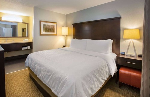 Florida Central Atlantic Coast Hotel | Convenient 2BR Suite with Full Kitchen, Pool, Close To Disney's Boardwalk!