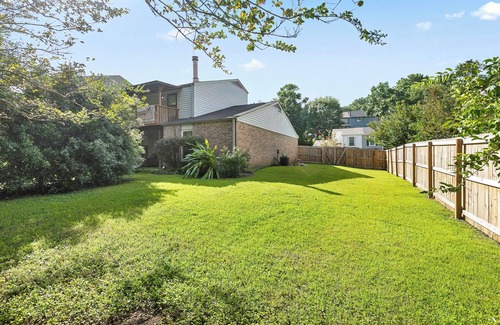 Hoover House | Convenient 3/2.5 Boho Bungalow