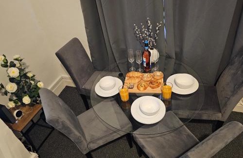 Preston House | Convenient 3 bed, Pr1 near Uclan n Train station