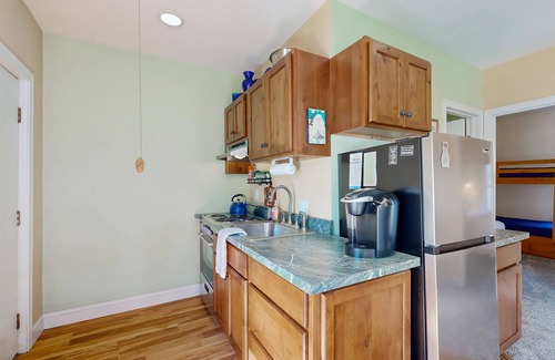 Proctorsville Condo | Convenient 3BR condo, close to Okemo, wifi, TV, village dining & walking