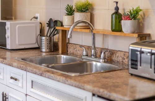 Mile End Apartment | Convenient 4BR in Mont-Royal’s Downtown