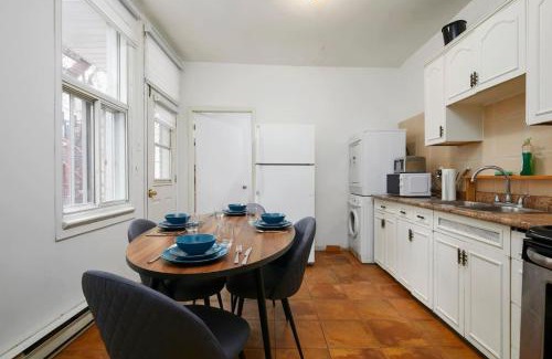 Mile End Apartment | Convenient 4BR in Mont Royal Downtown