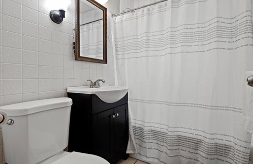 Milwaukee House | Convenient 5 bedroomMetro Milwaukee Brewers!
