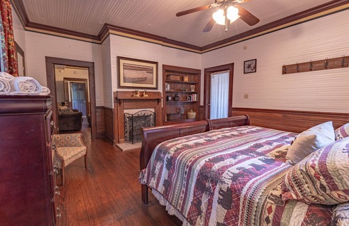 Mars Hill Other | Convenient and Historic Farmhouse with modern amenities, sleeps 17