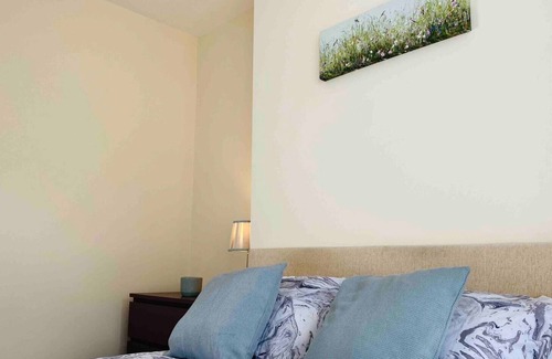 Edwinstowe House | Convenient and Spacious property, sleeps 6 with a big driveway and nice patio