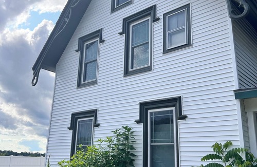 Bangor House | Convenient Brewer Location with River Views