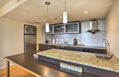 Clearwater Condo | Convenient Clearwater Condo < 4 Mi to Beach!