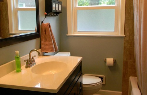 Middletown House | Convenient, Comfortable, Cute & Close to everything!