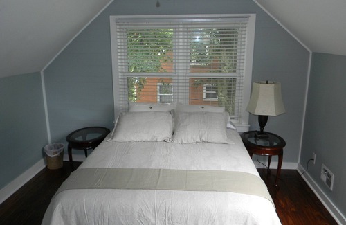 Middletown House | Convenient, Comfortable, Cute & Close to everything!