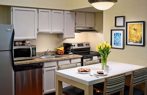 Omaha Hotel | Convenient Countryside Stay! Onsite Pool, Free Parking, Free Breakfast