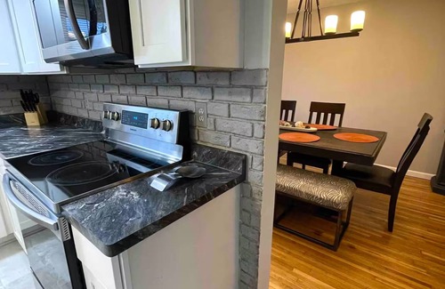 Rochester House | Convenient Cozy Casa