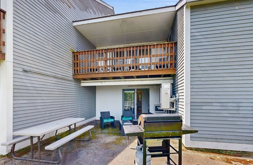 Bar Harbor House | Convenient Dog-Friendly Townhouse w/Bay Views, Fast WiFi, A/C, Gas Grill, & More