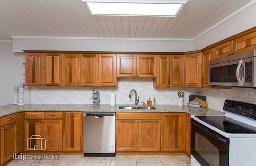 Fort Walton Beach Condo | Convenient End Condo | Heart of Fort Walton Beach | Pet Friendly | Fenced | Close to Beaches & Bases