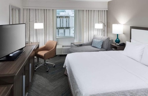 Downtown Fort Lauderdale Hotel | Convenient Getaway with Pool Access, Free Breakfast, and Pets are Welcome