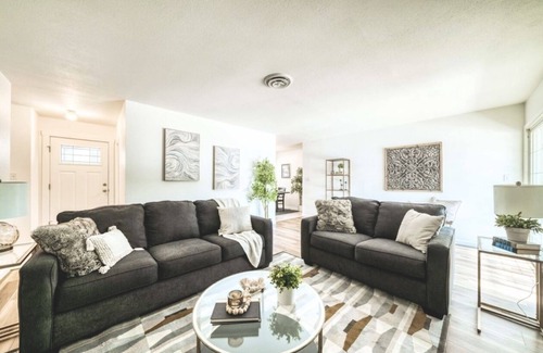 Shasta View House | Convenient Getaway with Pool!