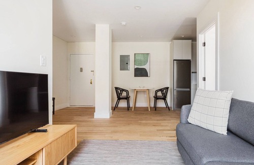 Bloomingdale Apartment | Convenient Greenpoint 2BR w/W/D & A/C, nr Ferry, by Blueground
