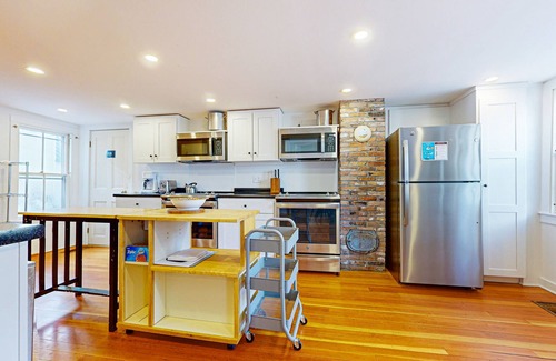 Weston House | Convenient in-town house, river view, dog-friendly, deck, kitchen, w/d, TV, wifi