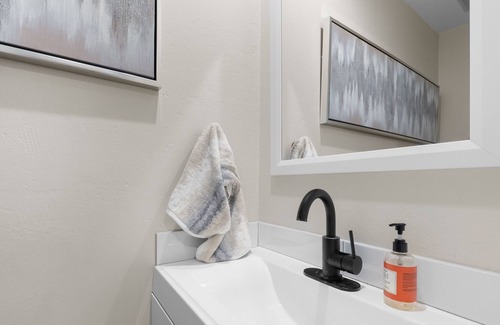 Murray House | Convenient Living Awaits 2 bedrooms and 1.5 bathrooms