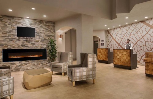 Lake Forest House | Convenient Location! Onsite Pool, Private Parking, Near Lake Oswego