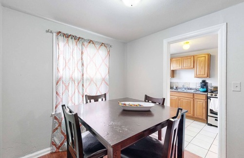 Dupont House | Convenient One bedroom with king bed near DIA