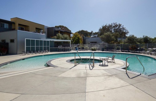 East San Mateo Apartment | Convenient, Pet-Friendly 1BR in San Mateo w/ Pool
