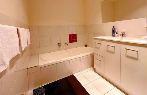 Lauderdale House | Convenient Retreat just 10 Minutes from Airport
