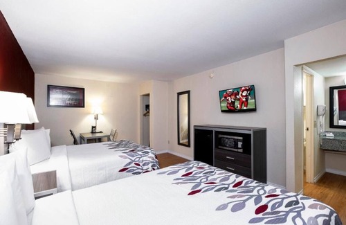 Westfield Hotel | Convenient Room Ideal for Budget Travelers near Houston's Top Attractions