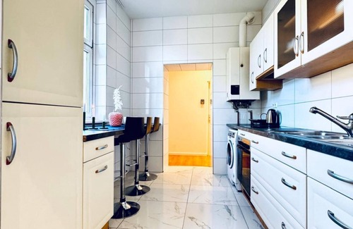 Liesing Apartment | Convenient Room in Shared Apt | Walk to Kaufpark