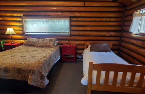Gardiner Cabin | Convenient Stay! Free Parking Onsite,Heaven on Earth!