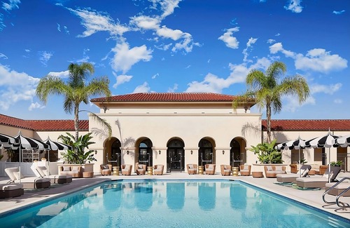 Pasadena Hotel | Convenient Stay in California! Pool, Pets Allowed, Near Norton Simon Museum