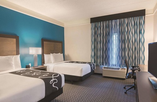 Orlando House | Convenient Stay in Florida! 3 Comfortable Units, Free Breakfast, Onsite Pool