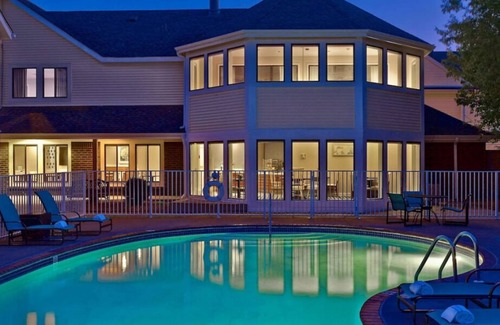 Eagan House | Convenient Stay in Minnesota, 3 Beautiful Units, Onsite Pool, Pets Allowed